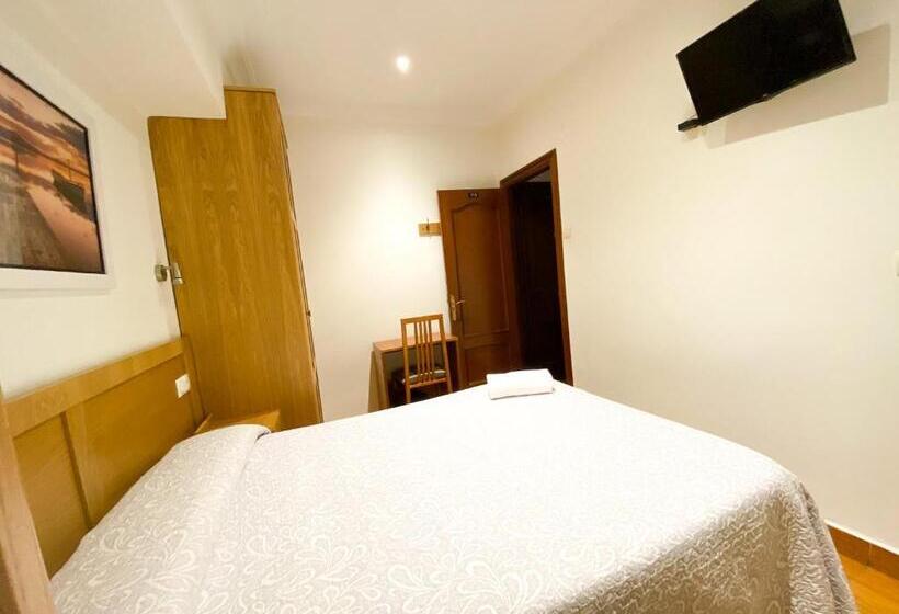 带共用浴室的标准房间, Pension Angelines, Sneuu Hostel Santander