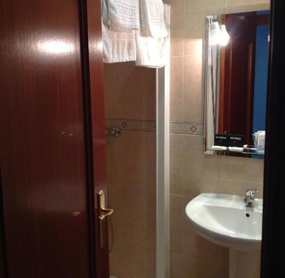 Номер Стандарт Трехместный, Hostal Los Amigos