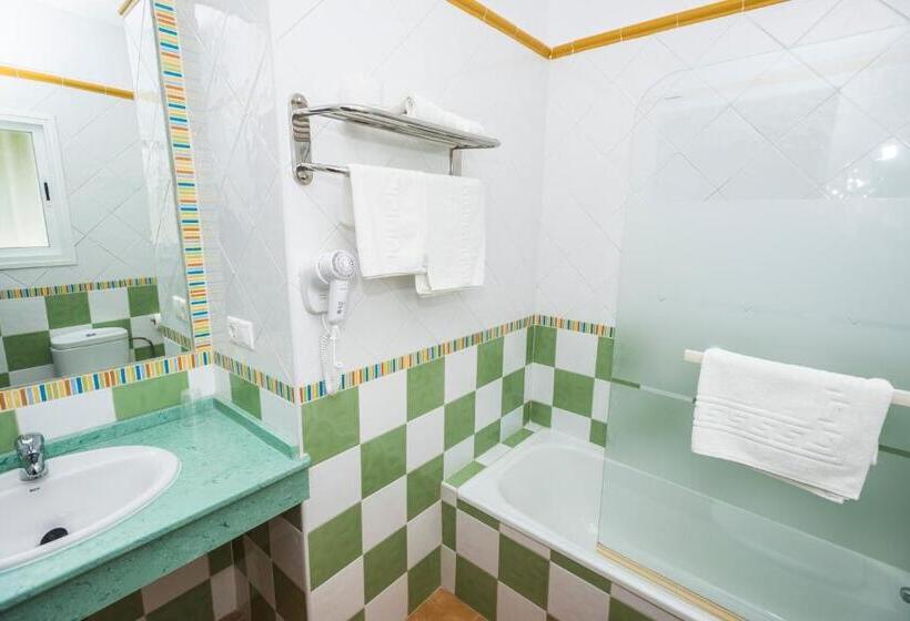 اتاق استاندارد سه نفره, Hostal Las Cumbres