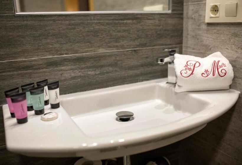 Номер Стандарт Трехместный, Hostal Maribel