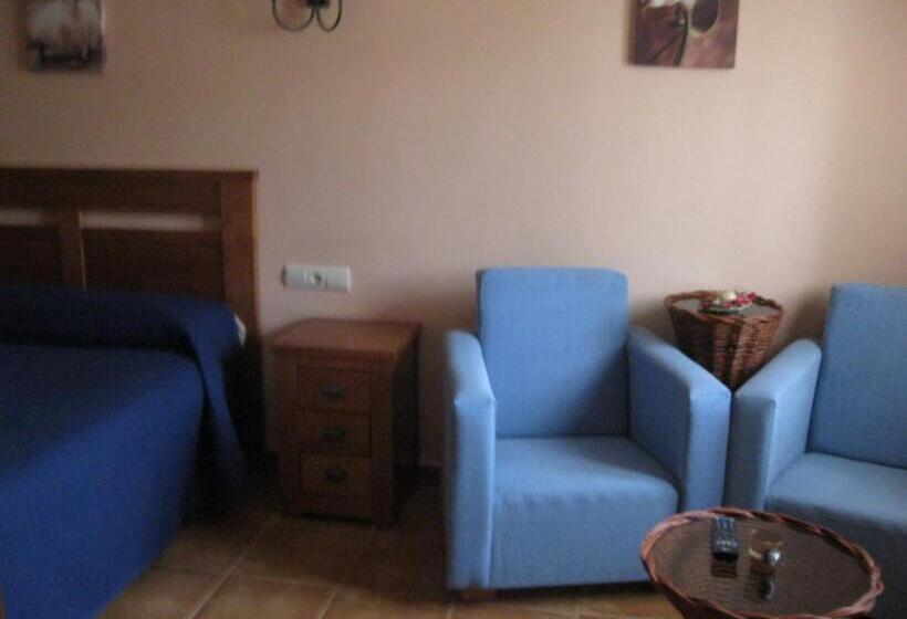 Номер Стандарт Трехместный, Hostal Sol De La Vega