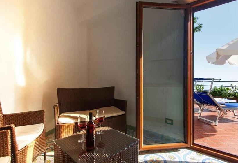 آپارتمان 1 خوابه با تراس, Belmare Residence On The Beach