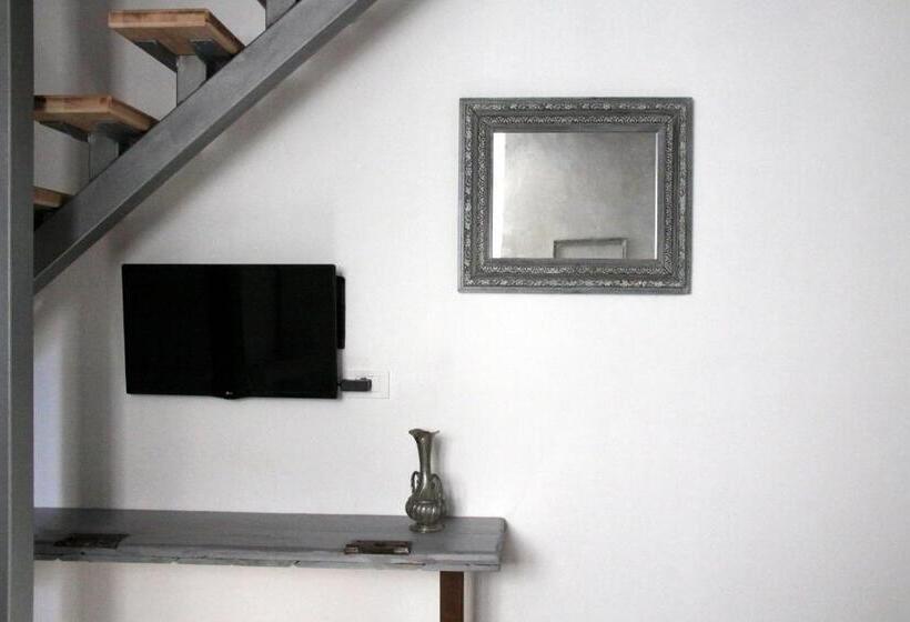 اتاق راحتی سه تخته, Trieste Art Loft