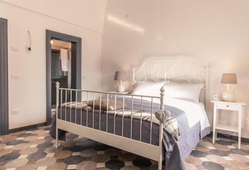 Трехместный Номер Стандарт Вид на Сад, Marinella Suite Home
