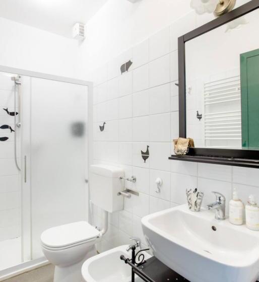 اتاق استاندارد با چشم‌انداز دریاچه, Villa Pizzini Mottarone   Restaurant And Rooms