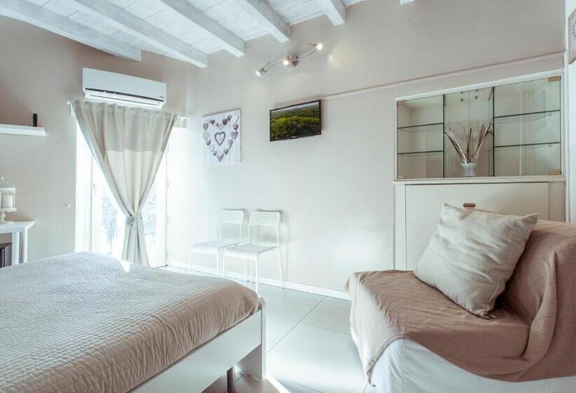 اتاق استاندارد سه نفره, La Piccola Matilde