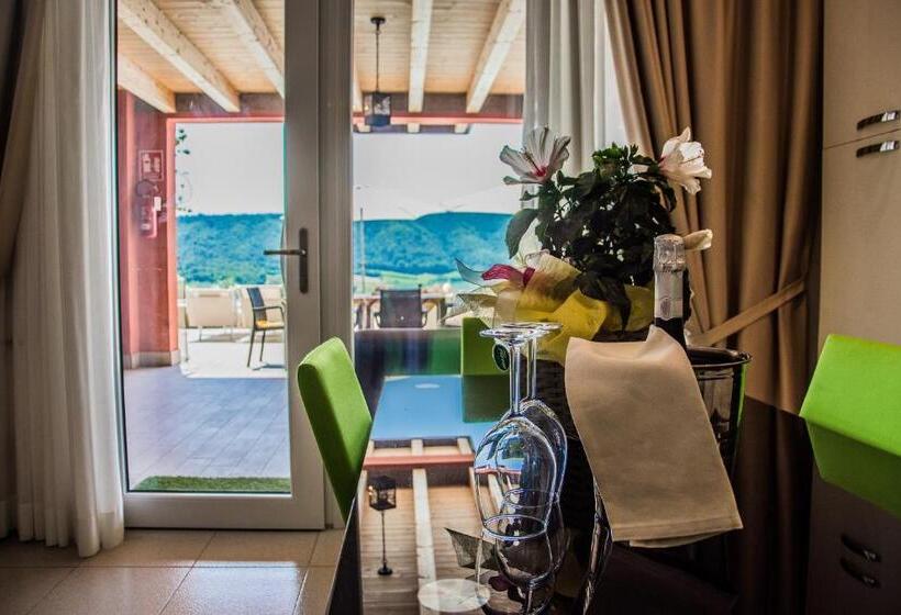 Семейный Номер Вид на Бассейн, Relais Villa Olivi
