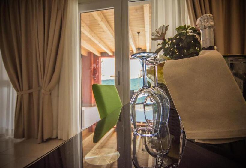 Семейный Номер Вид на Бассейн, Relais Villa Olivi