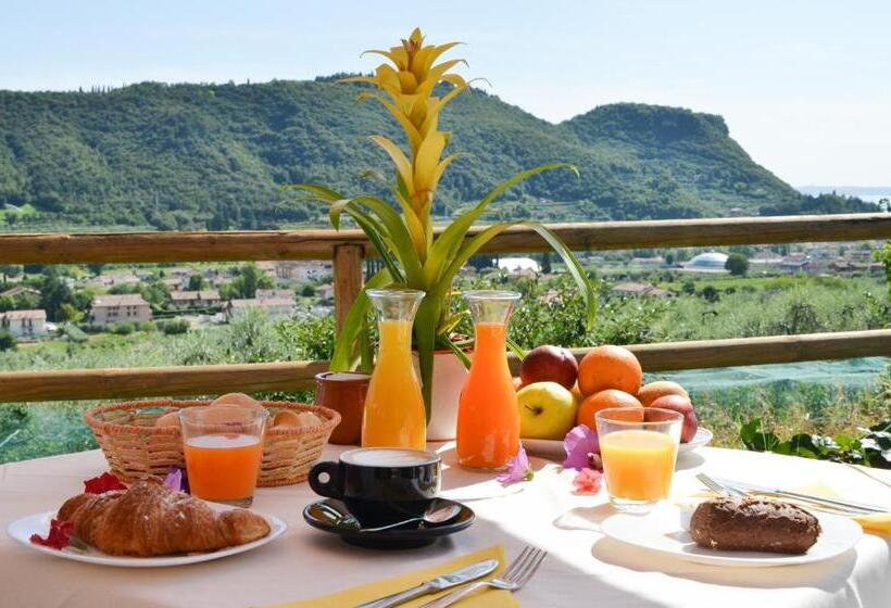 Семейный Номер Вид на Бассейн, Relais Villa Olivi