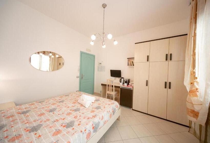 Classic room with balcony, Appartamenti Sottomarina Carla