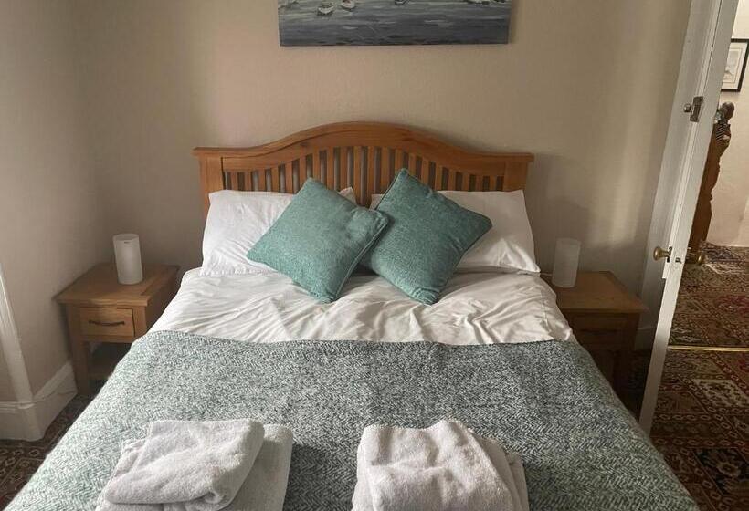 标准间, Strathallan B&b