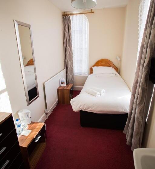 اتاق استاندارد یک تخته با سرویس بهداشتی مشترک, Bridge Guest House