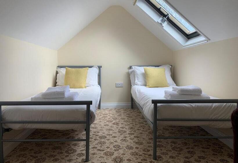 Семейный Номер, New Inn   Dorchester