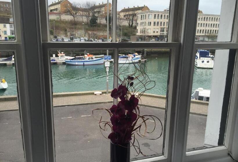 Семейный Номер, Sailors Return Weymouth