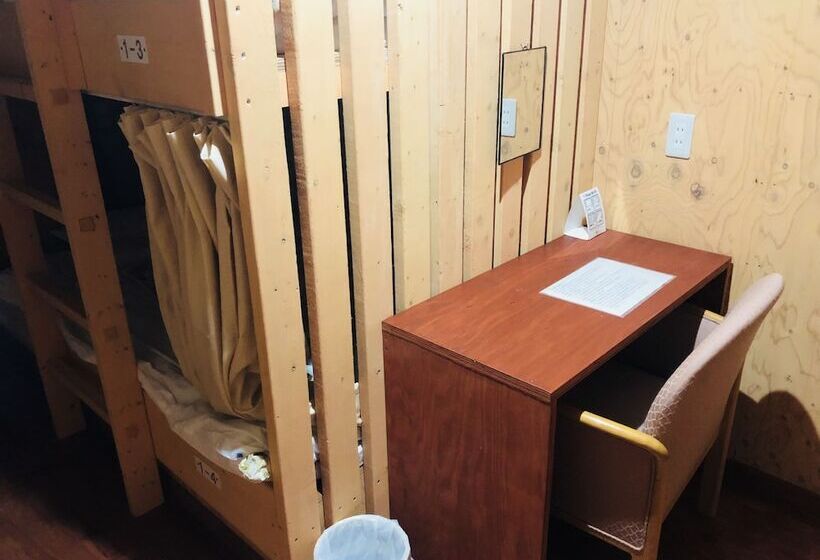 Кровать в Общей Комнате, Guesthouse Otaru Wanokaze