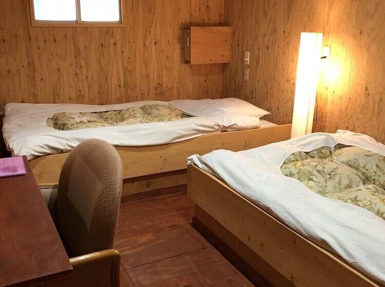 Кровать в Общей Комнате, Guesthouse Otaru Wanokaze
