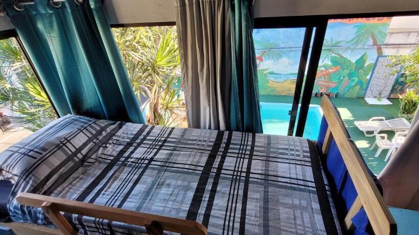 Кровать в Общей Комнате, Oceanic Hostel