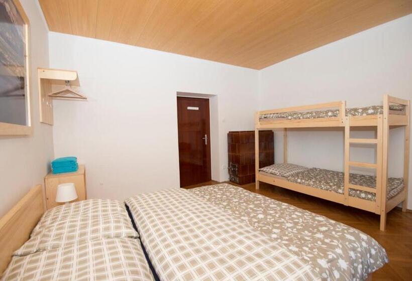 اتاق استاندارد چهارنفره با سرویس بهداشتی مشترک, Vila Lipa