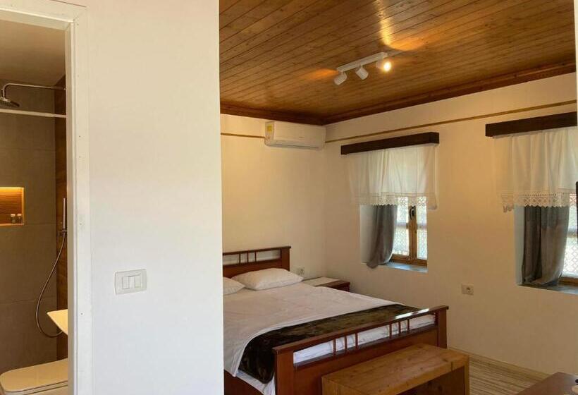 バルコニー付きデラックスルーム, Sokaku I Te Marreve Guesthouse