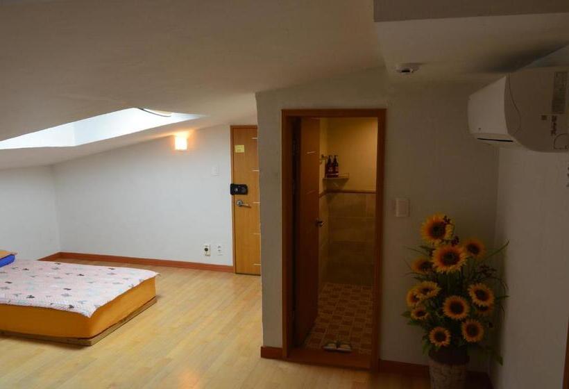 Номер Стандарт, Tongyeong One Guesthouse
