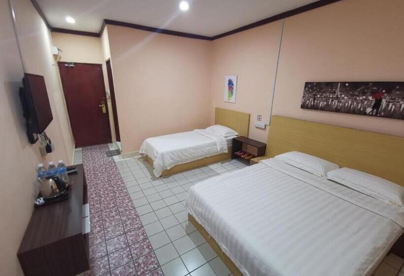 Семейный Номер, Indah Inn