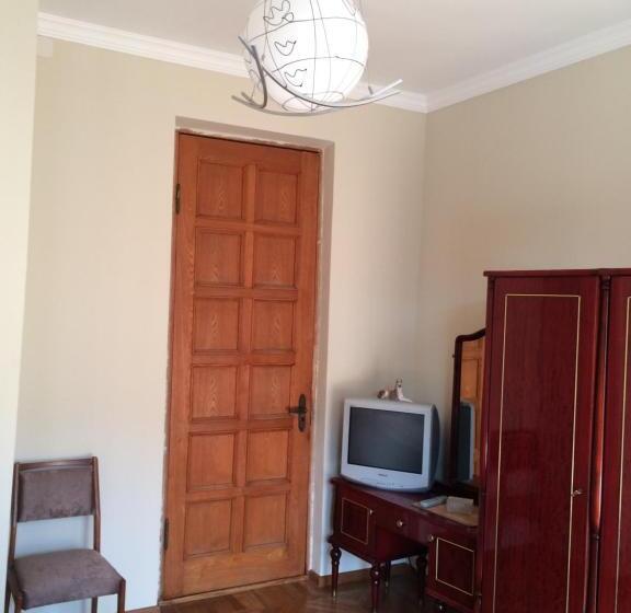 Economy Room, Cozy Guest House In Old Batumi