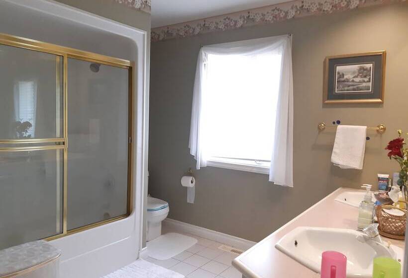 带1个卧室的舒适公寓, Lake View House