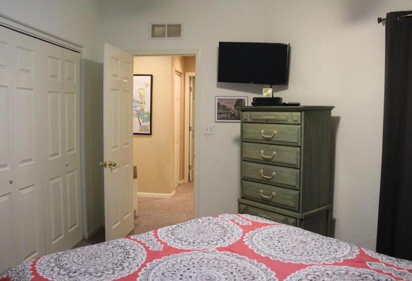 1 Bedroom Apartment Lake View, Lake Ozarks Get Away Topsider