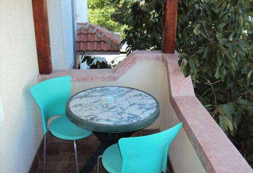 Номер Стандарт с Балконом, Amfora Guest House
