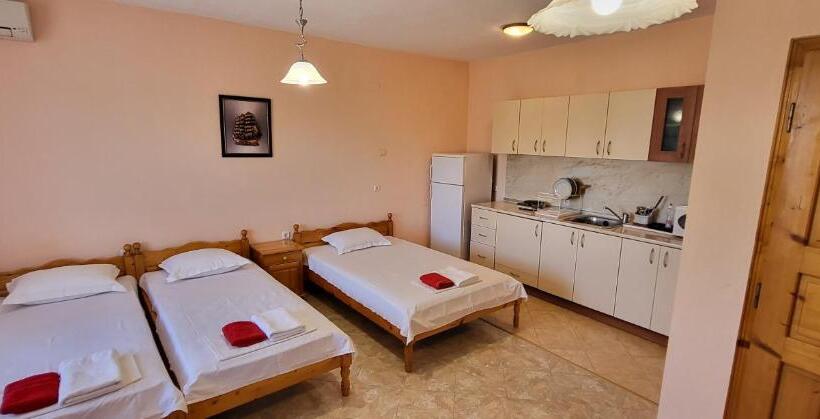 Семейное Студио, Amfora Guest House