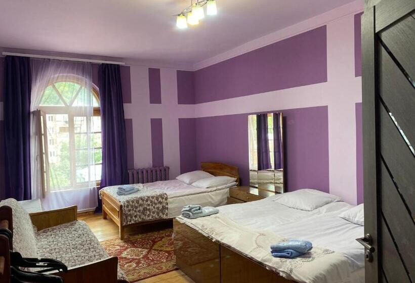غرفة قياسية رباعية, Areguni Guest House