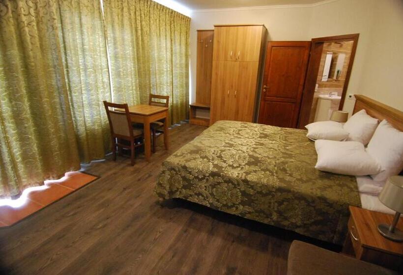 스탠다드 트리플 룸, Ivanek Guest House