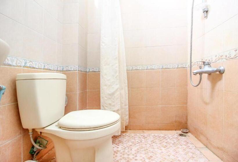 Семейный Номер, Reddoorz Plus @ Tegal Panggung