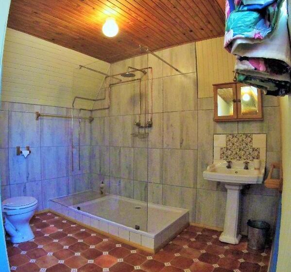 Номер Deluxe, A Pilgrims Rest
