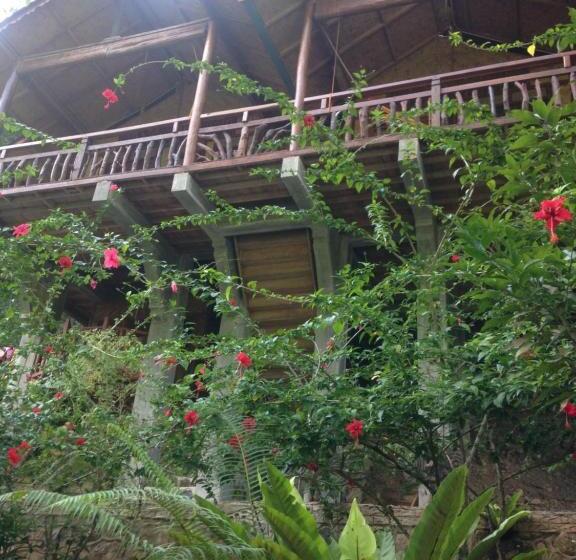 اتاق خانوادگی, Kupu Kupu Garden Guest House & Cafe