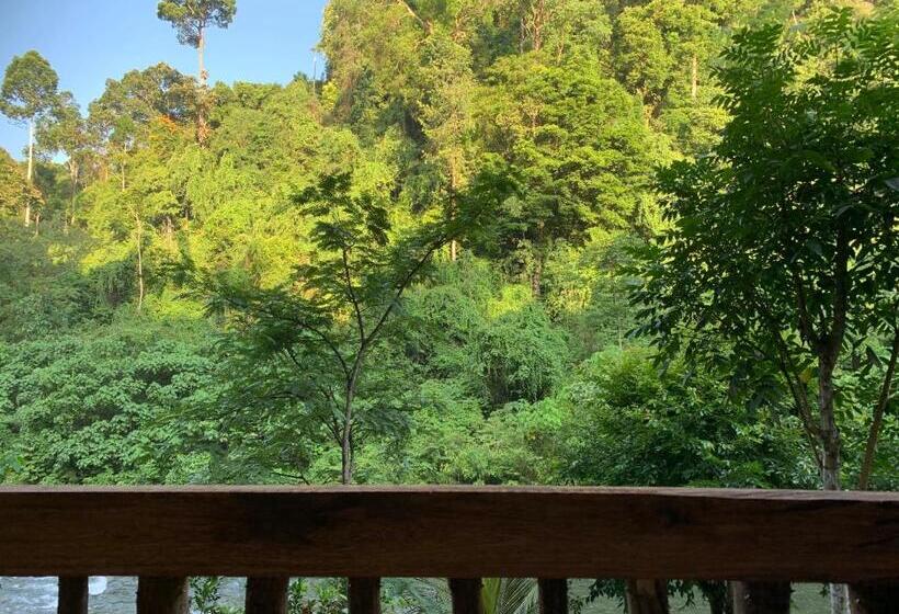 اتاق لوکس با بالکن, Kupu Kupu Garden Guest House & Cafe
