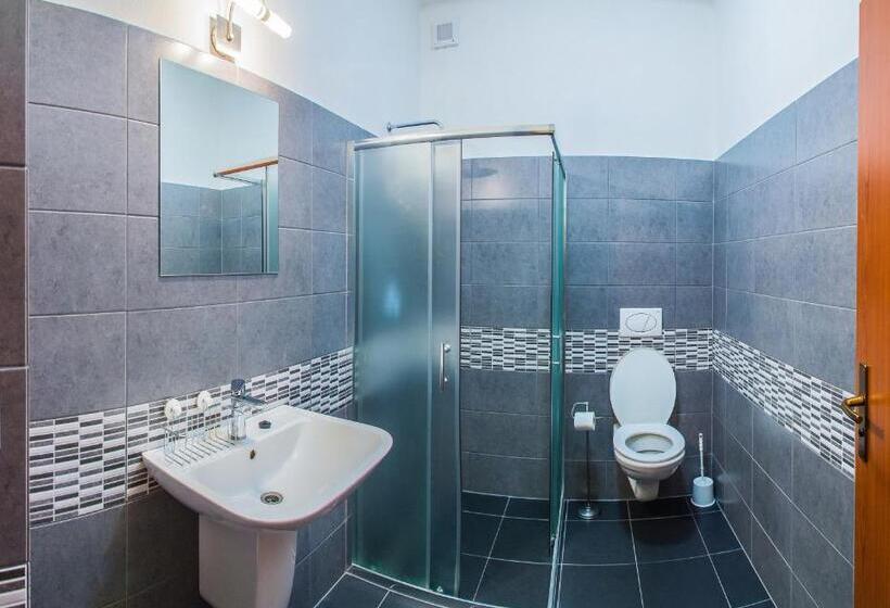 اتاق استاندارد سه نفره, Penzion Harley Pub