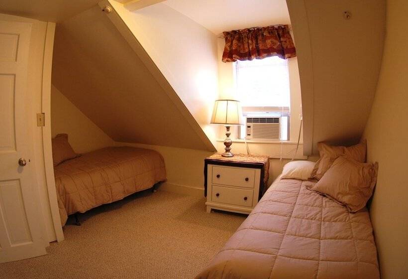 Номер Стандарт, Hyde Away Inn