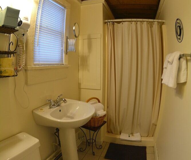 Номер Стандарт, Hyde Away Inn