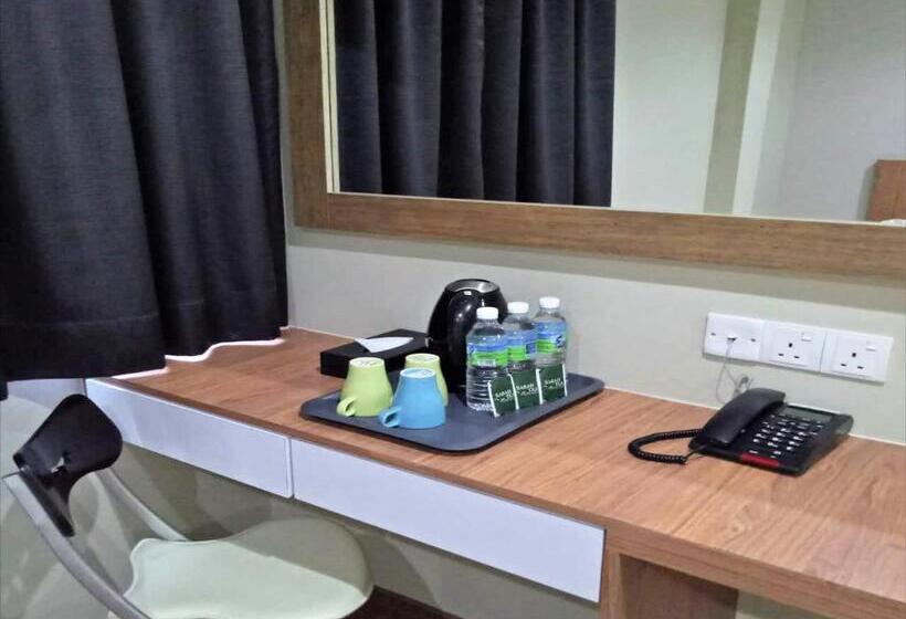 Quarto Triplo Deluxe, Royale