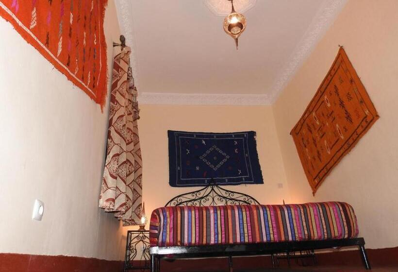 اتاق استاندارد, Cinema Riad