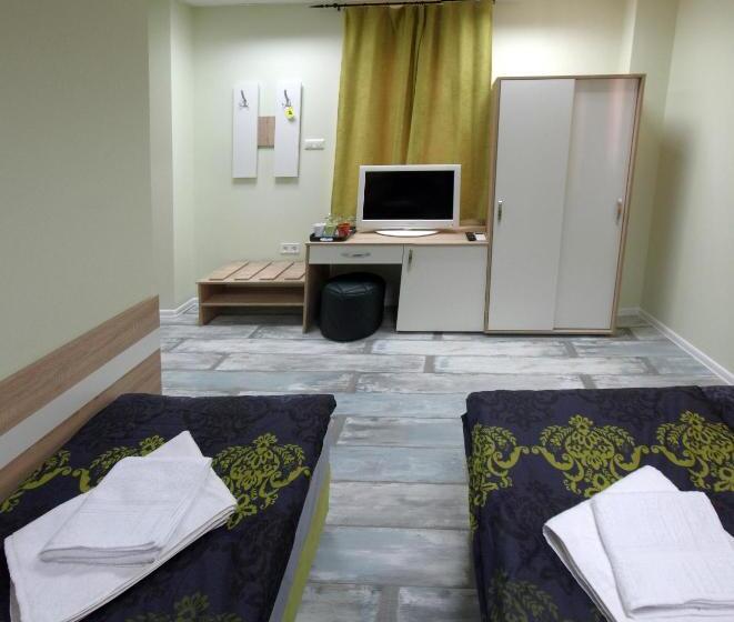 اتاق استاندارد سه نفره, Guest House The House топ център габрово