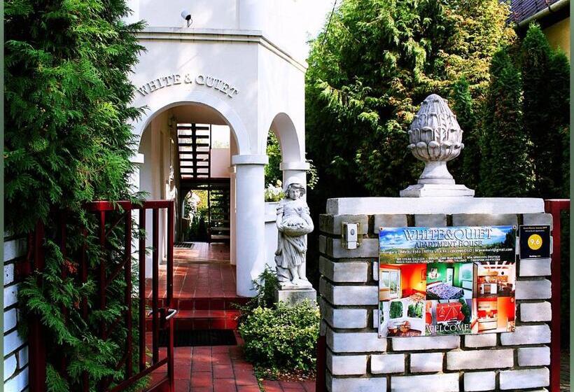 اتاق استاندارد چهار تخته, White & Quiet Apartment House