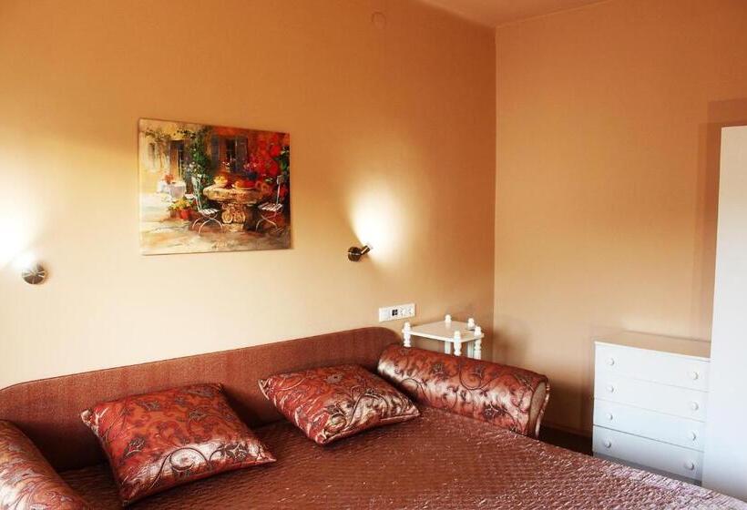 اتاق استاندارد چهار تخته, White & Quiet Apartment House