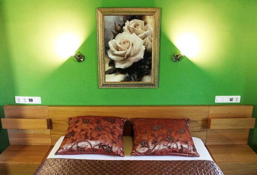 اتاق استاندارد چهار تخته, White & Quiet Apartment House