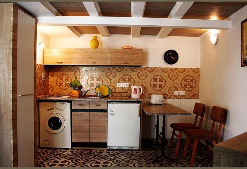 اتاق استاندارد با تراس, White & Quiet Apartment House