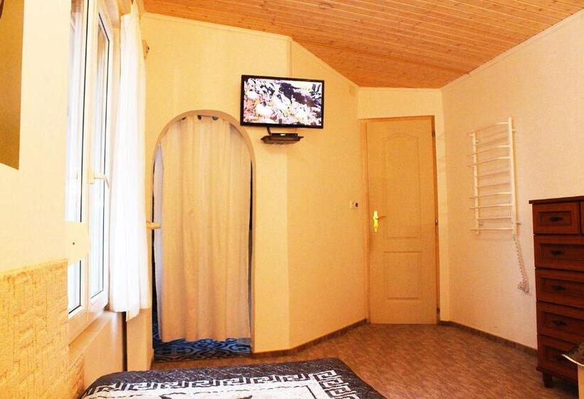 اتاق استاندارد با تراس, White & Quiet Apartment House