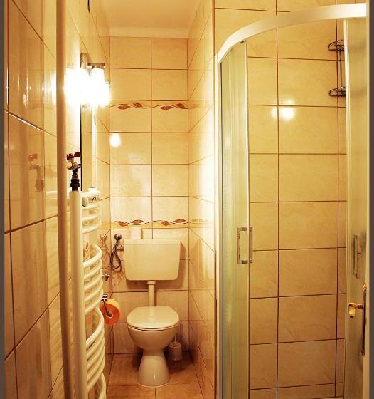 اتاق استاندارد چهار تخته, White & Quiet Apartment House