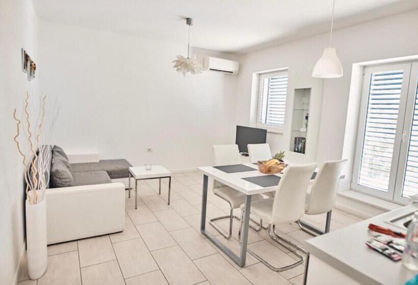 آپارتمان دوبلکس 1 خوابه, Apartments & Rooms Artemus Belveder