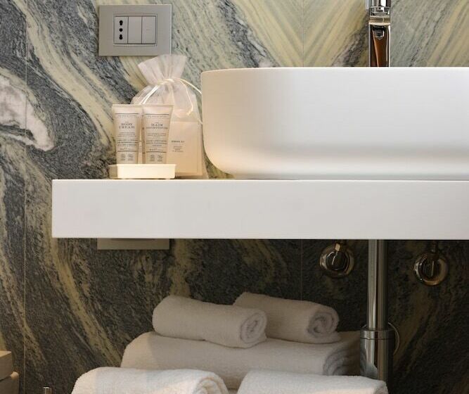 Quarto superior, Santa Croce Boutique